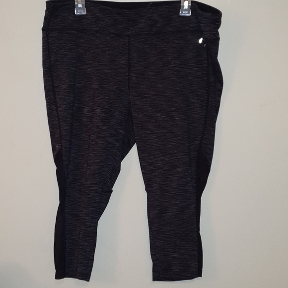 Work Out Capris - Picture 2 of 2